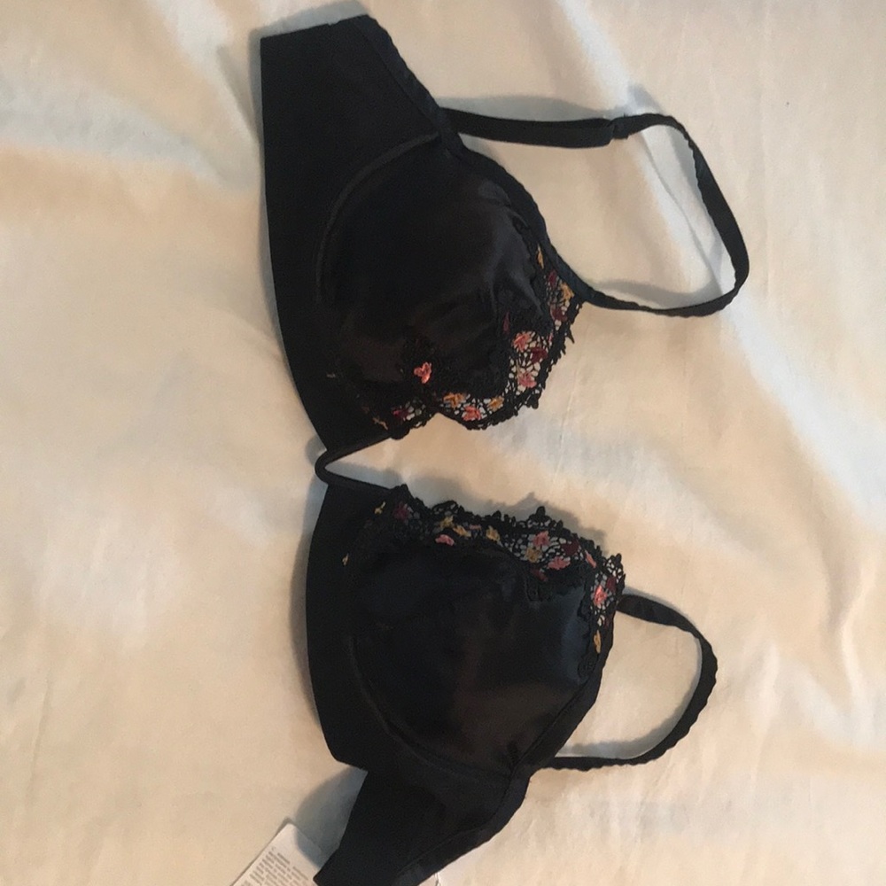 La perla under wire bra.